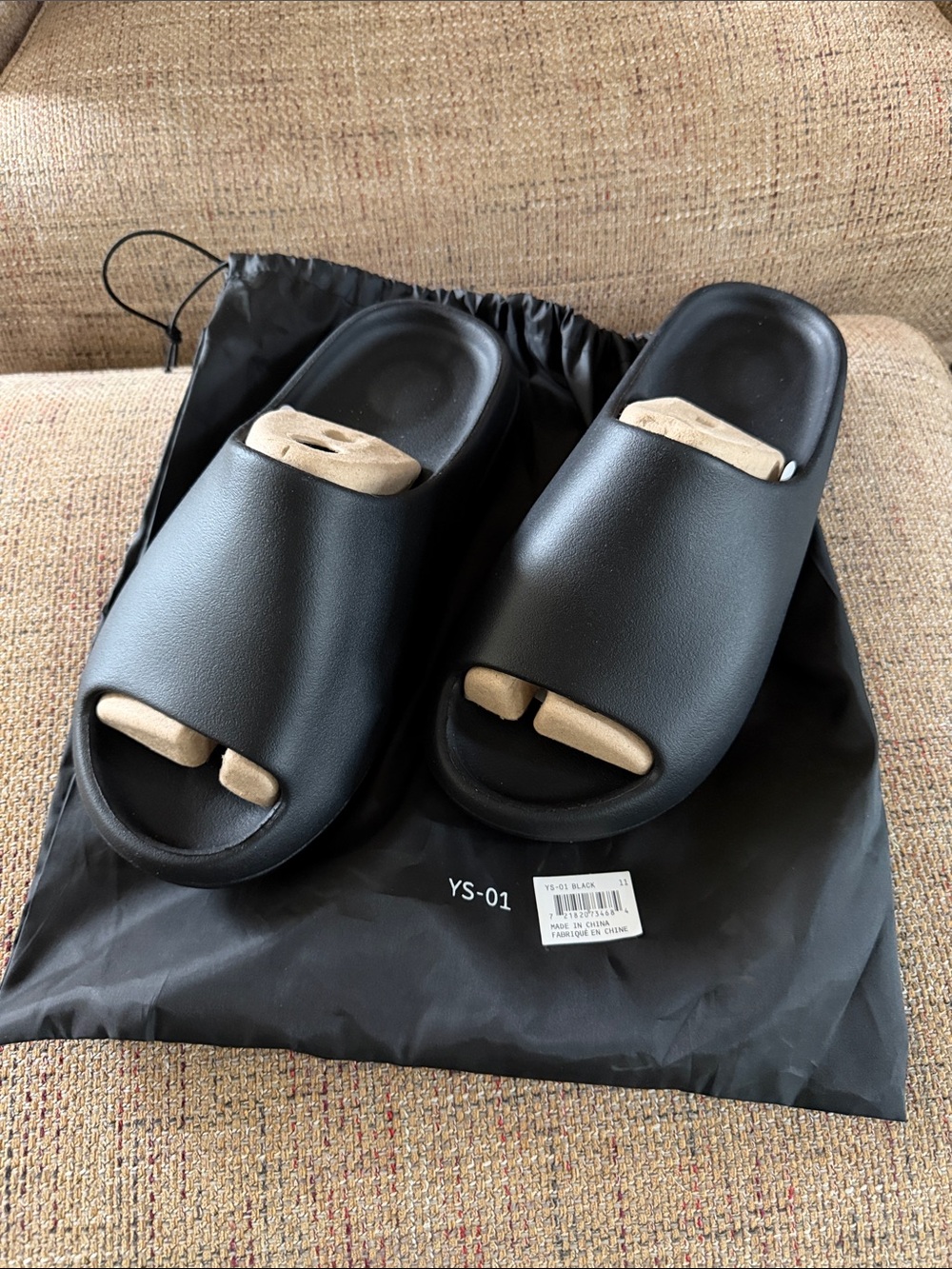 Brand New Yeezy Slides YS-01 Black – Men’s Size 11 - Picture 8 of 8